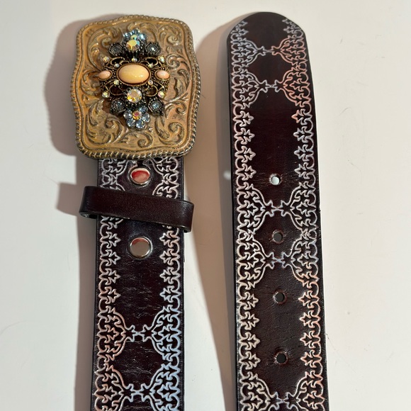 De Lis Couture Jewel Encrusted Tooled Leather Belt Women’s XS X-Small - Picture 4 of 5